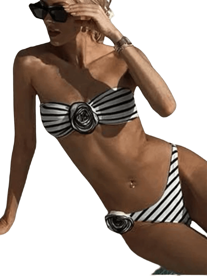 Jayda | Bandeau-Bikini mit Rosendetail